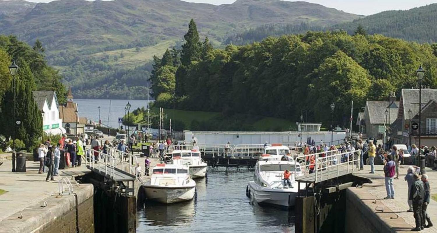 Holiday Cruisers on Loch Ness